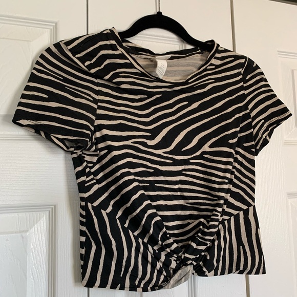 SOLD❗️🌻 Zebra patterned crop top - Picture 4 of 4
